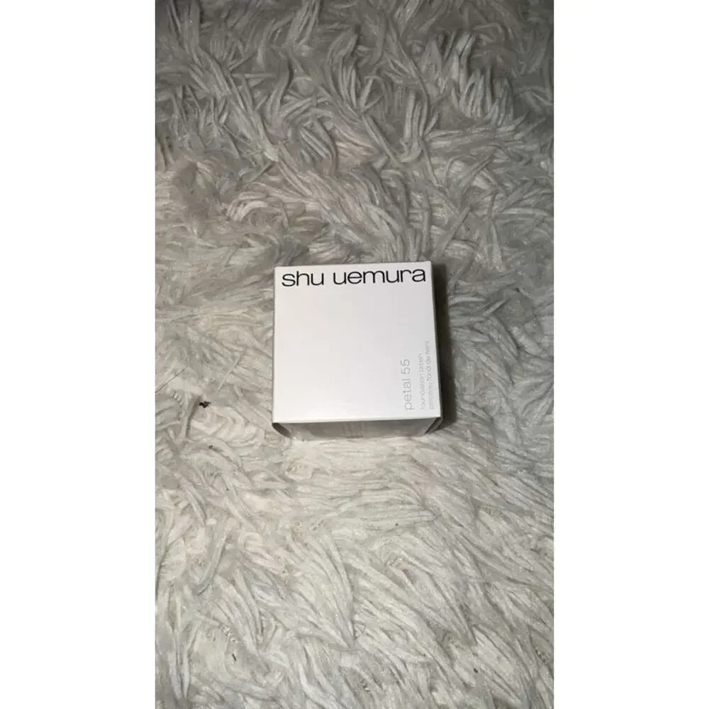 Shu Uemura Petal 55 Foundation Brush Makeup Applicator White Case